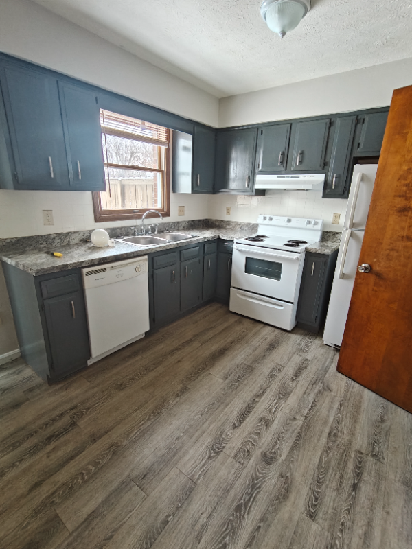 North Canton Townhome: 2216 Harsh Ave SE