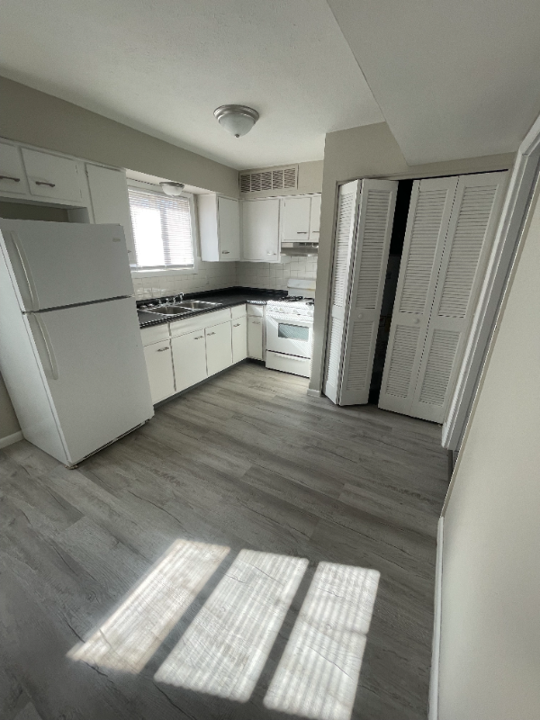 North Canton Townhome: 343 Pershing Ave NE