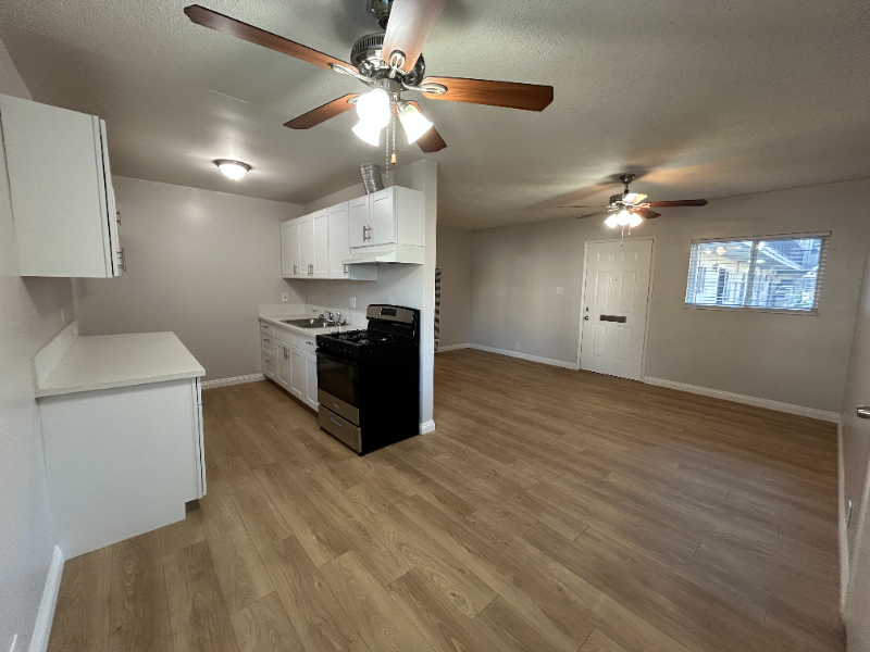 Pasadena Apartment: 409 N. Los Robles Ave