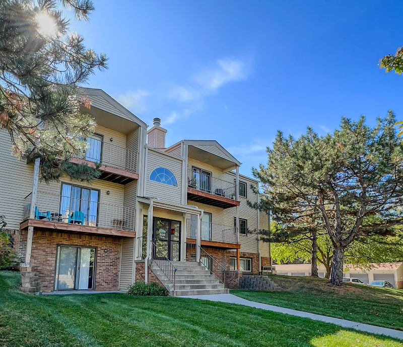 Lincoln Apartment: 5010 Emerald Dr