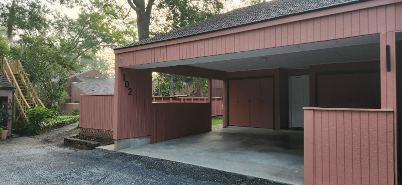 Summerville Townhome: 102 St James Place