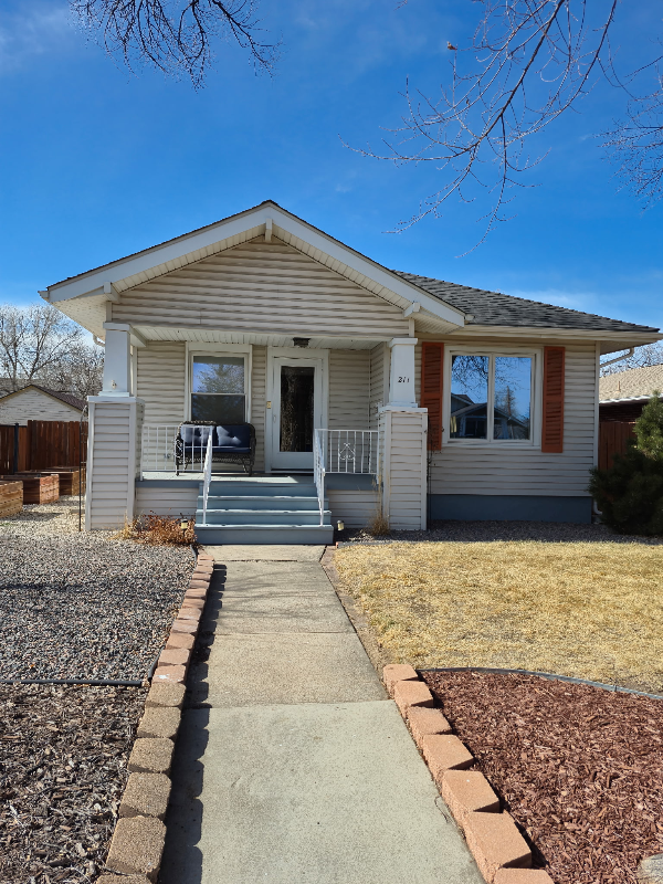 Brighton House: 211 S 6th Ave