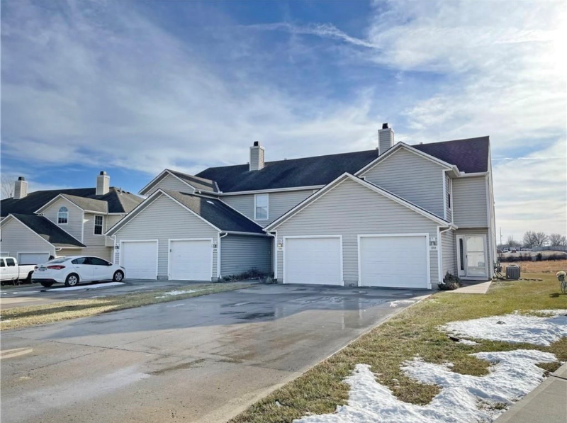 Grain Valley Townhome: 1248 NW Phelps Drive