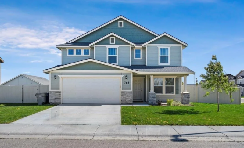 Mountain Home House: 765 SW Huebert St