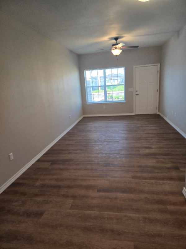 Willard Multiplex: 907 N Rocky Lane