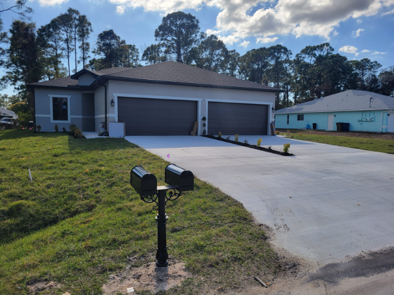 LEHIGH ACRES Multiplex: 4609 / 4611 29TH ST SW