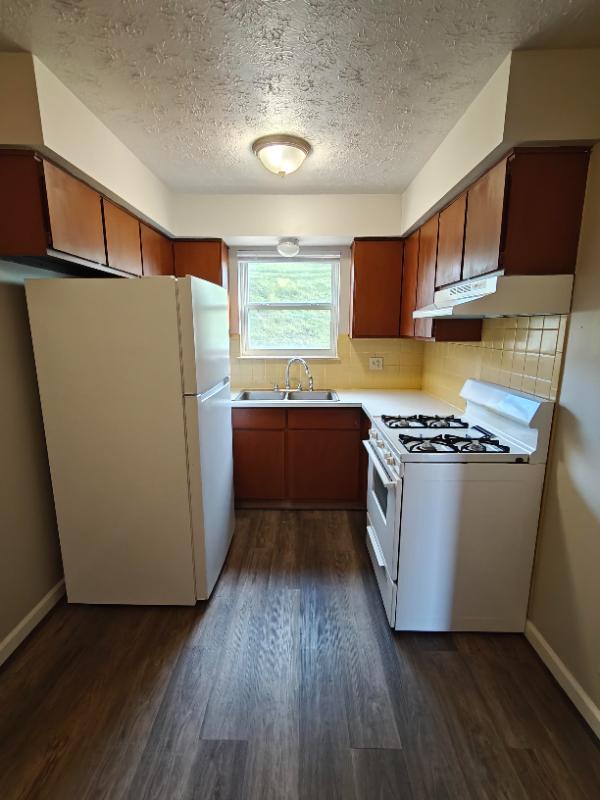 North Canton Townhome: 428 Sheraton