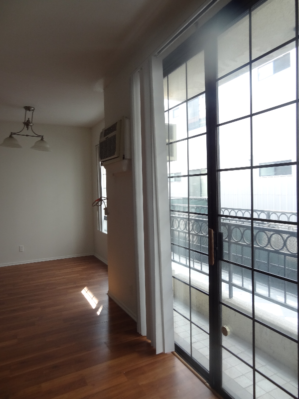 Los Angeles Apartment: 3648 Motor Avenue