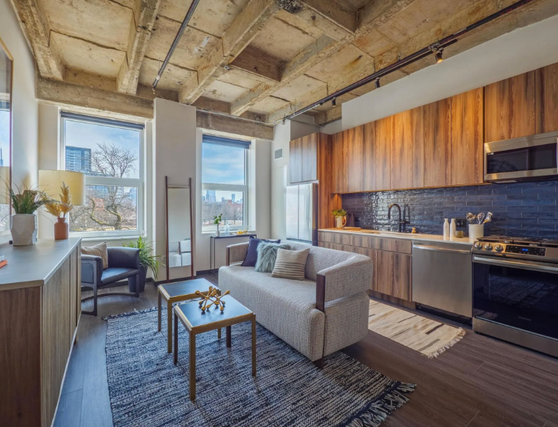 Chicago Condo: 1645 W Ogden Ave