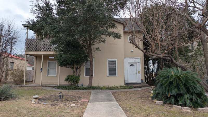 San Antonio Multiplex: 404 Club Dr