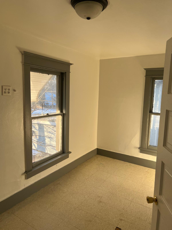 Freeport House: 1330 S Oak Ave.