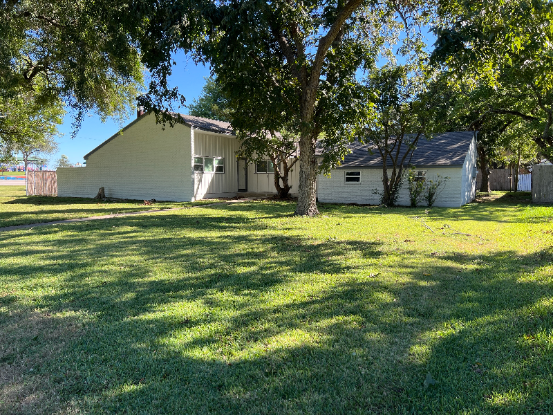 Texas City House: 1 10th Avenue N