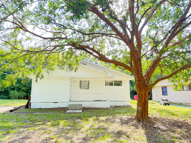 Macon House: 2288 ballard PL