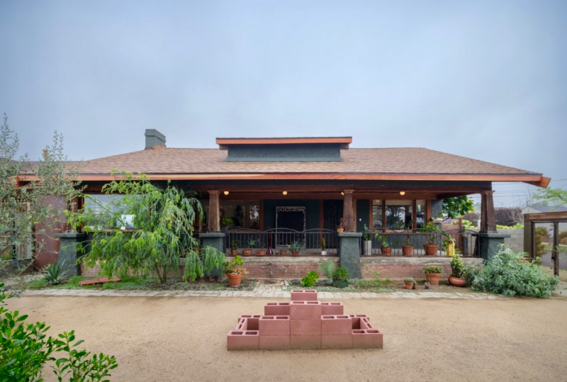 Los Angeles House: 5701 7th ave