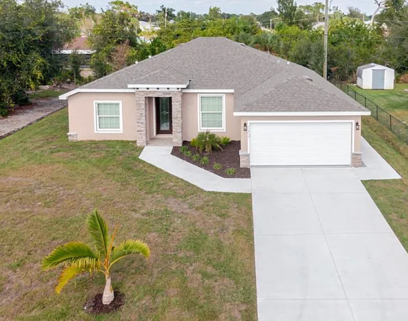 Englewood House: 10436 Gulfstream Blvd