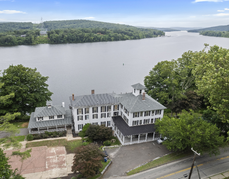 East Haddam Apartment: 83 Main St