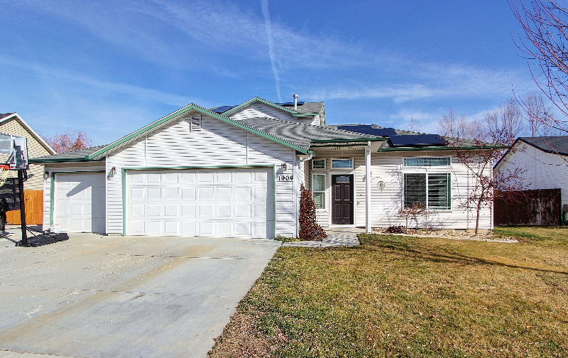Kuna House: 1904 North Duck Hawk Avenue