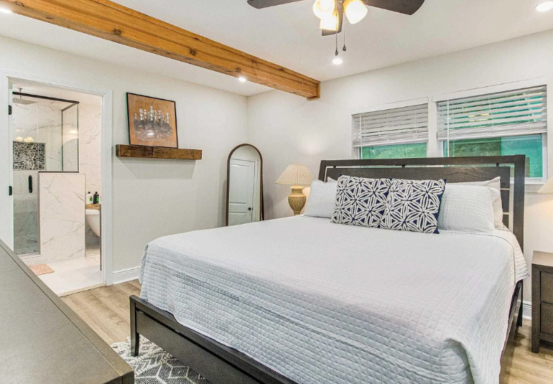 Pensacola House: 814 W Gonzalez St