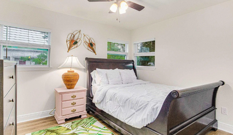 Pensacola House: 814 W Gonzalez St