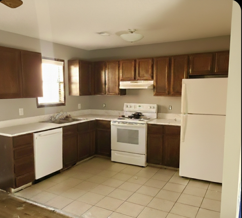 Springfield Apartment: 1234 E Elm