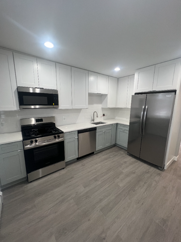 Glenview Apartment: 10457 Dearlove Rd