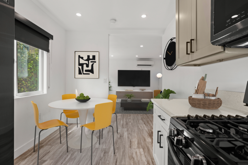 Los Angeles Apartment: 2511 Pennsylvania