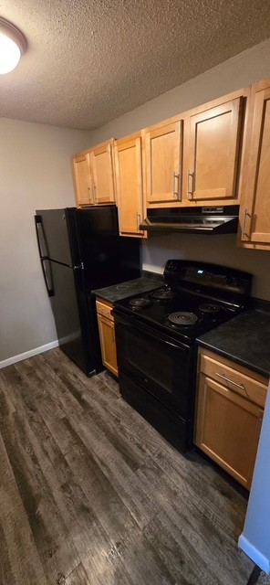 Toledo Apartment: 2323 Shoreland ave