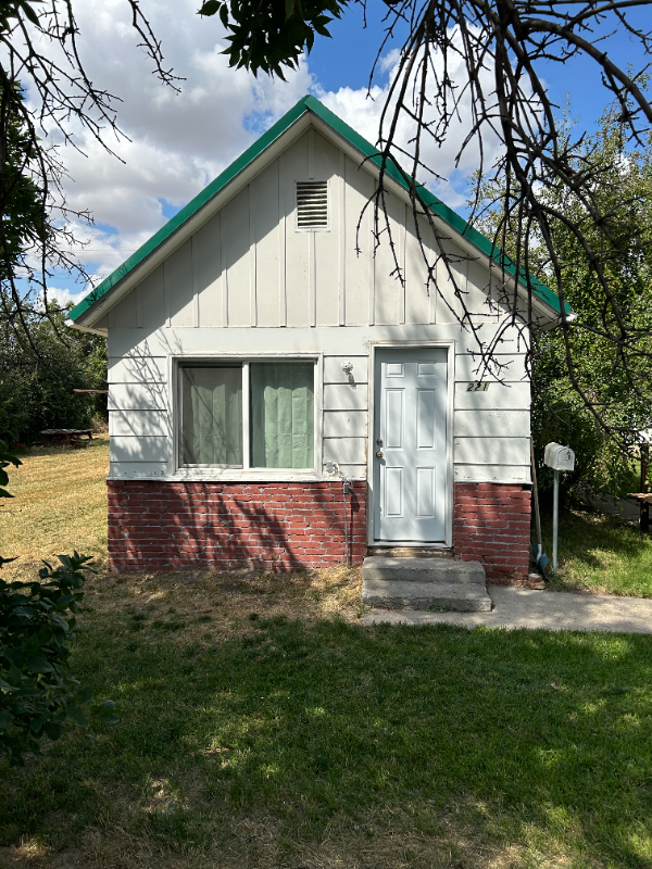 Great Falls House: 221 9th Ave. S