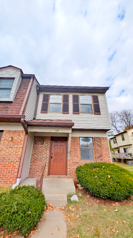 Bloomington Townhome: 533 E Graham Pl.