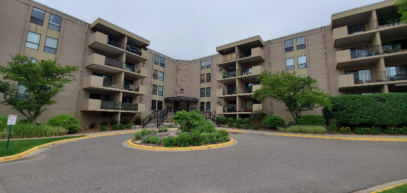 Edina Condo: 6670 Vernon Avenue S