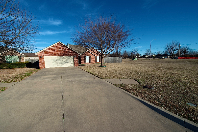 Mustang House: 1242 N Shannon Ave