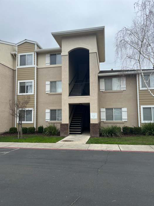 Tracy Condo: 565 Peerless Way