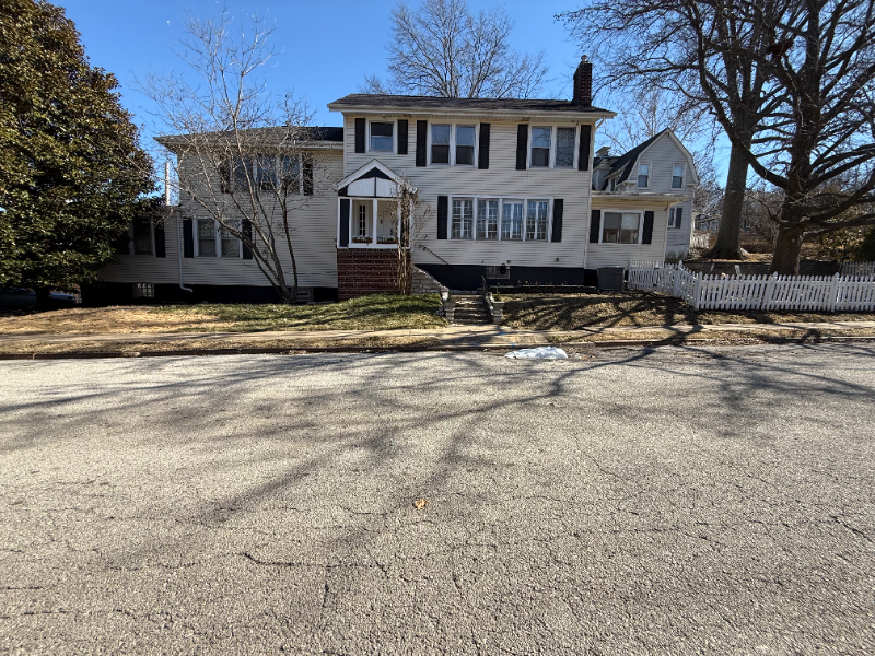 Saint Louis House: 2420 Simpson Avenue