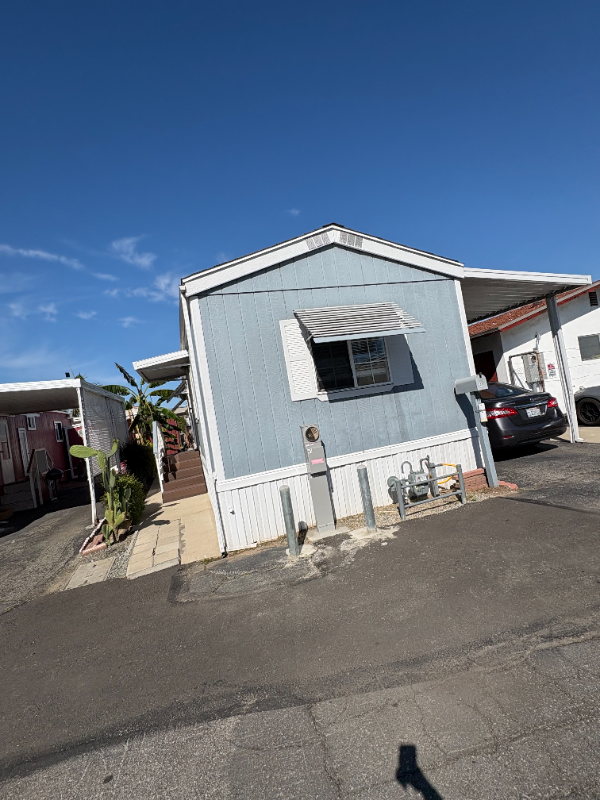 Gardena House: 425 E Gardena Blvd