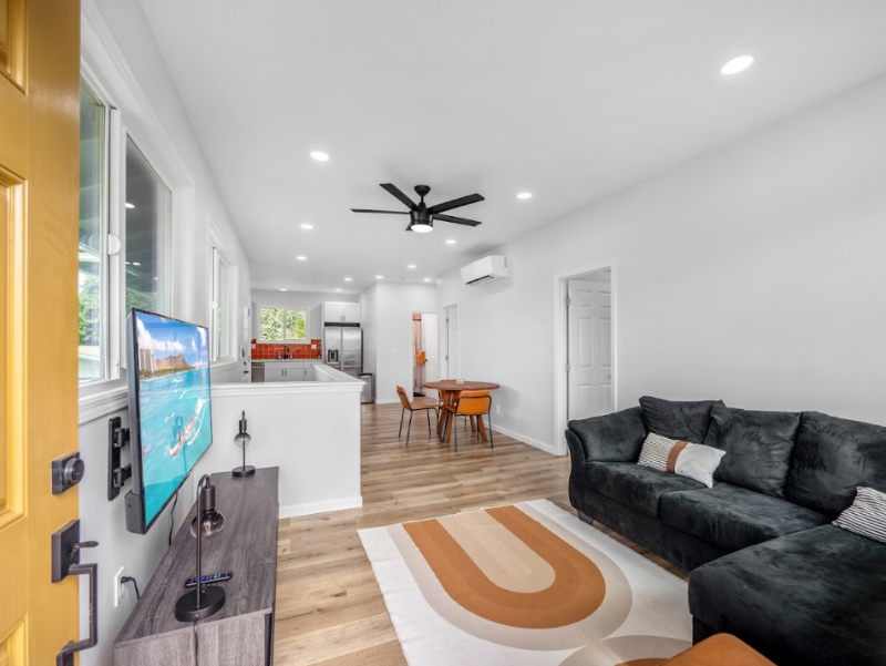 Wahiawa House: 1576 California Ave