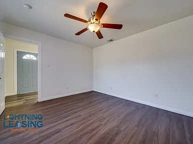 LOS ANGELES House: 2134 S Cloverdale Ave