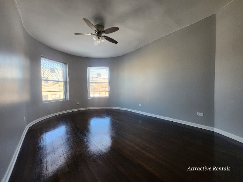 Chicago Apartment: 3658 S Indiana Ave