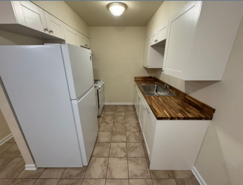 Milwaukee Apartment: 646 S Hawley Rd