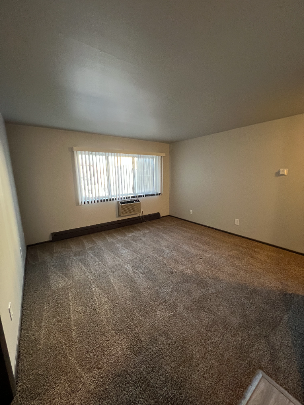 MILWAUKEE Apartment: 2605 N Frederick Ave