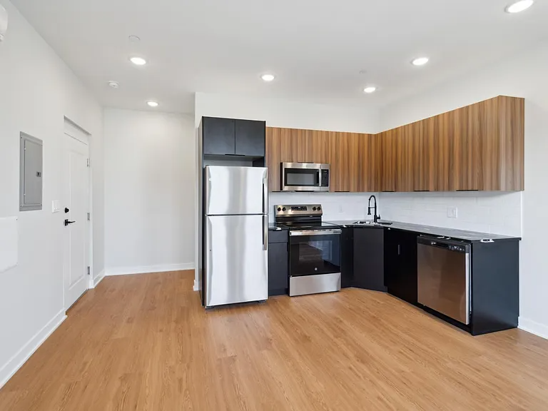 Philadelphia Apartment: 4147 W Girard Ave, Philadelphia, PA 19104