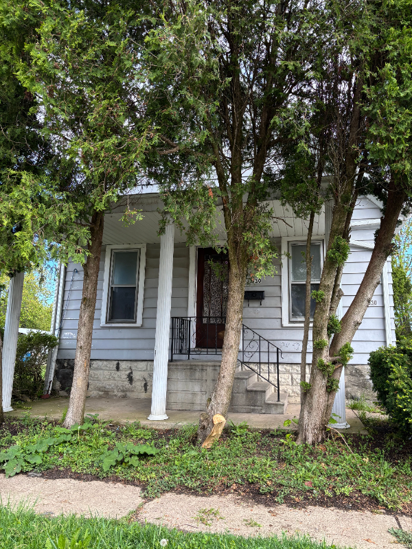 Lorain House: 1030 W 17th St