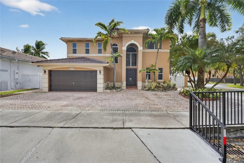 Miami House: 16074 SW 62nd St
