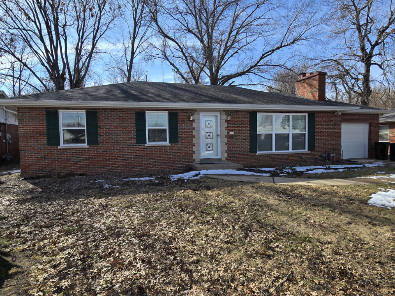 Belleville House: 6100 W Washington St