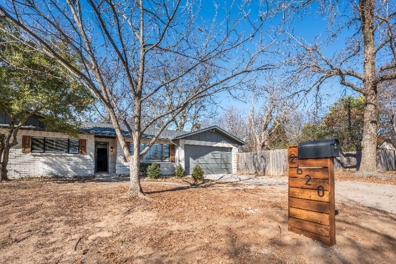 Norman House: 2620 Acacia