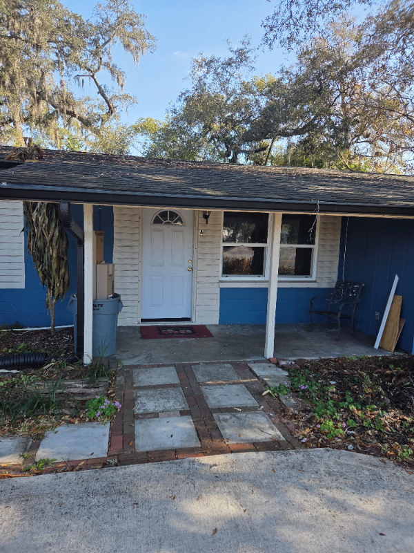 Longwood House: 1449 N Ronald Reagan Blvd