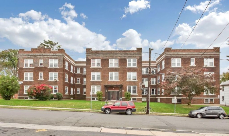 Hartford Apartment: 421 Washington st