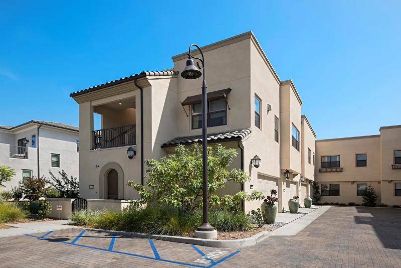 Irvine Condo: 168 Follyhatch