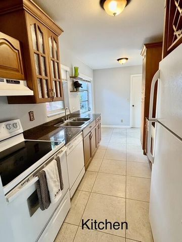 Lake Worth House: 4190 Pine Green Run