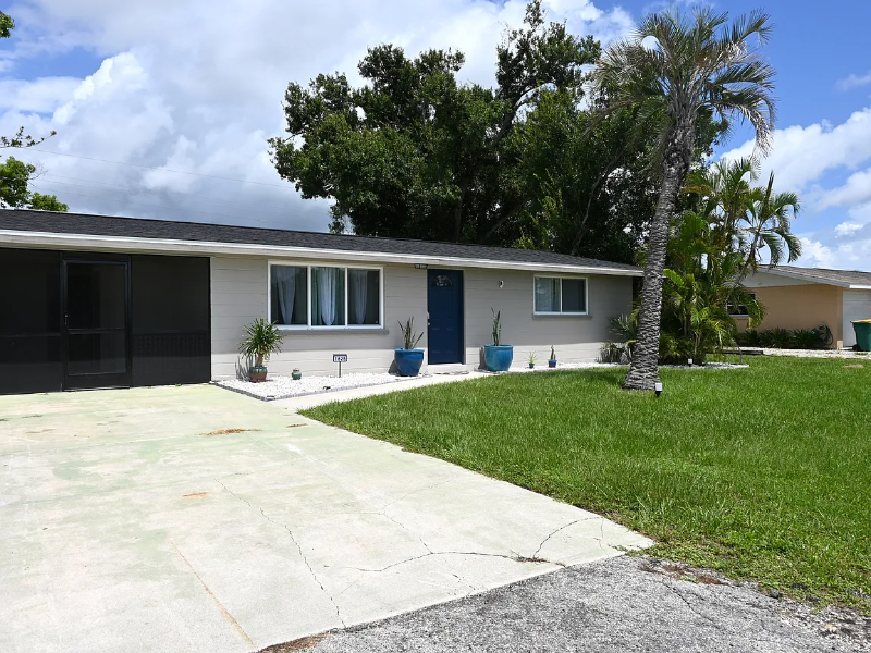 Englewood House: 1625 Meadowlark Ln