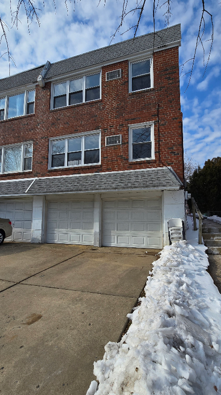 Philadelphia Multiplex: 222 Lockart Ter